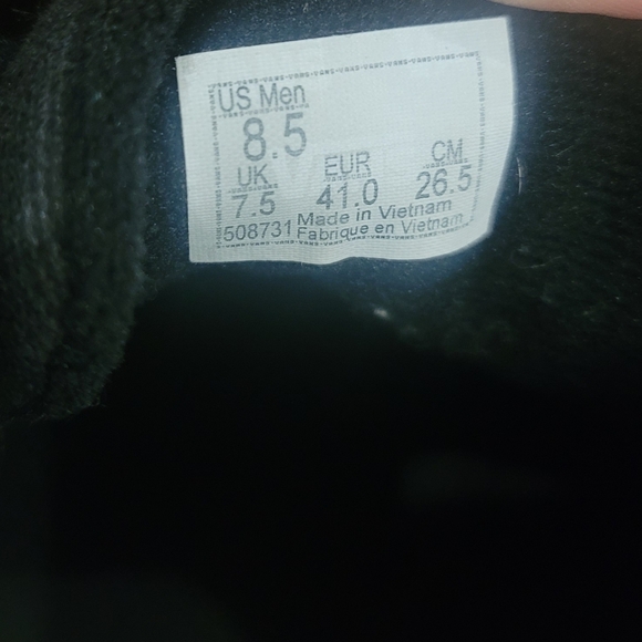 VANS - Picture 2 of 4